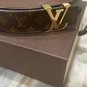 Women’s LV Belt worn 2 times.